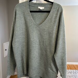 H&M Women's V-Neck Sweater in Gray/Green